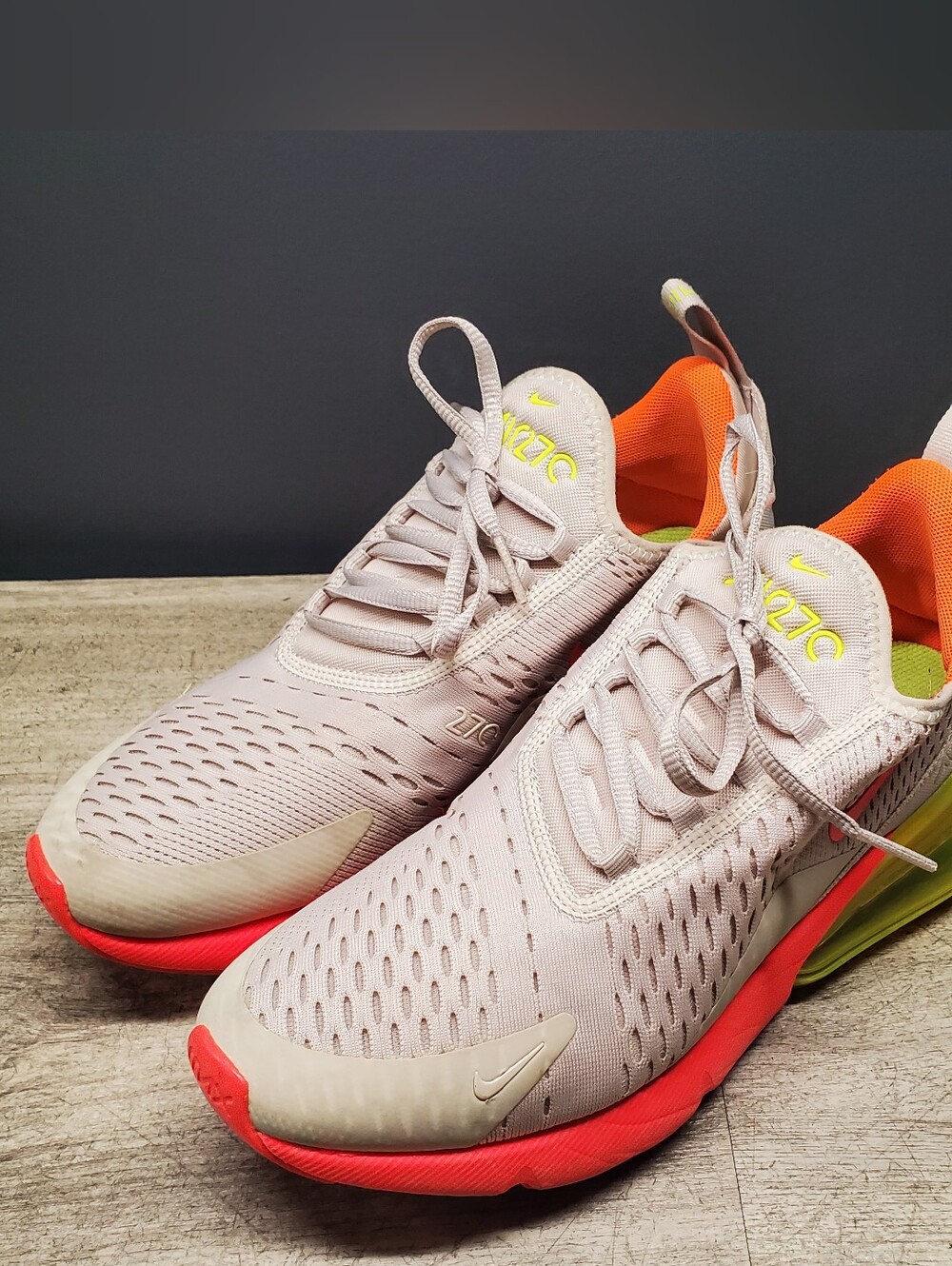 Nike Women's Air Max 270 sneakers Size 8